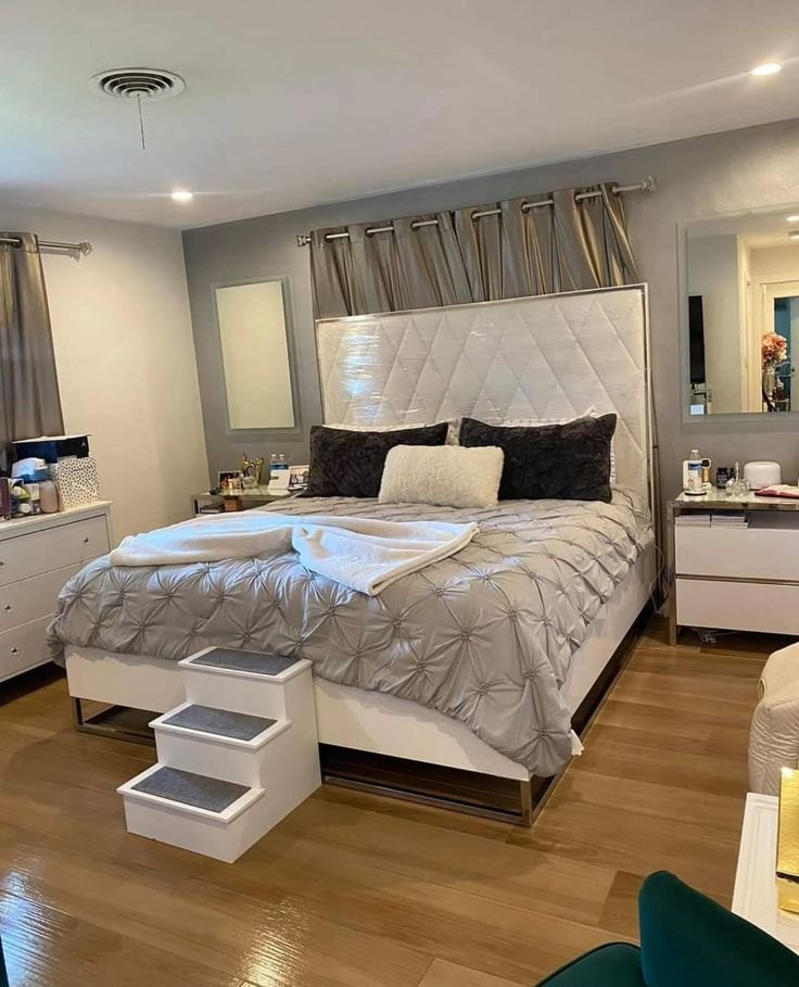 Guest bedroom with a neatly made bed and tidy surfaces